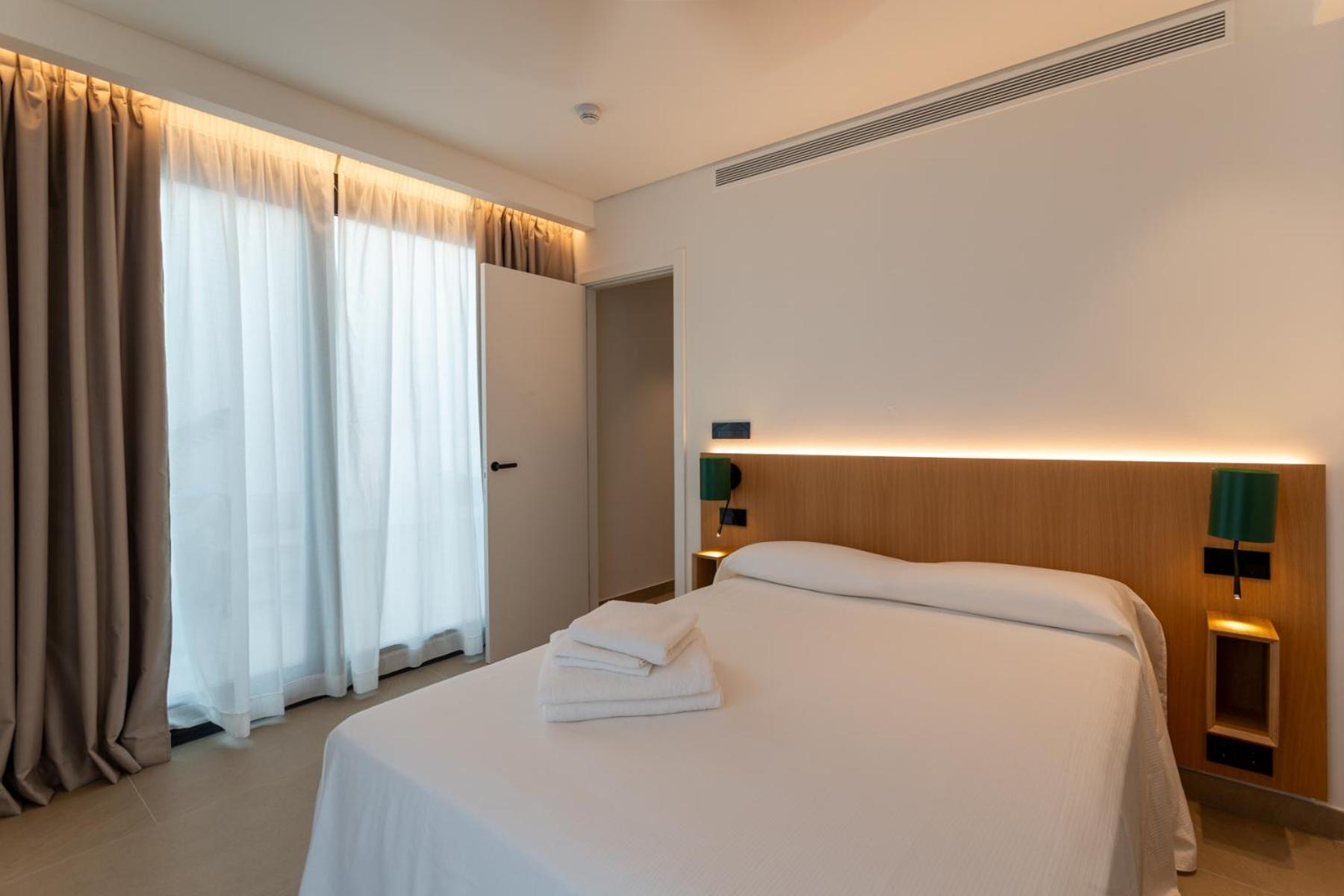 كونيل ذي لا فرونتيرا Hotel Apartamentos Hamus المظهر الخارجي الصورة